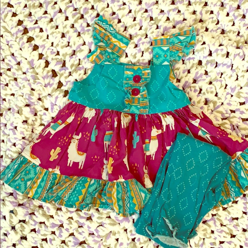 Tunic with matching leggings Top is 3-4, bottoms 3